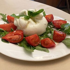 Томаты с бурратой