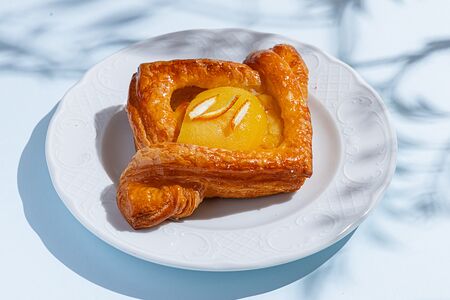 Турновер с персиком