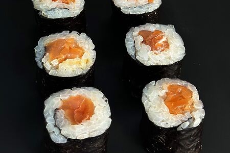 Ролл с лососем