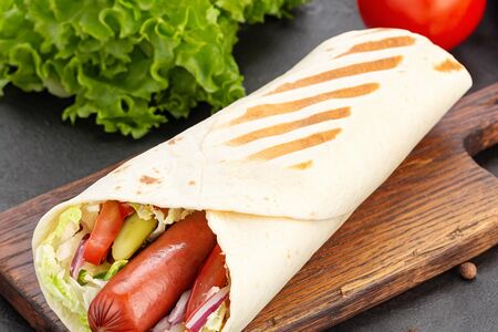 Хот-дог в тортилье