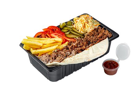 Шаурма с говядиной на тарелке