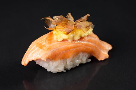 Суши с лососем чиз