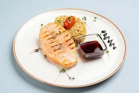 Стейк из семги с булгуром