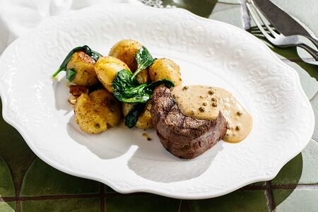 Филе-миньон с перечным соусом