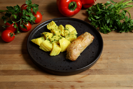 Рулет куриный с овощами запеченый