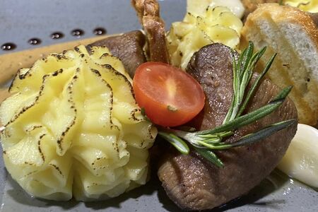 Язык говяжий с картофельным пюре