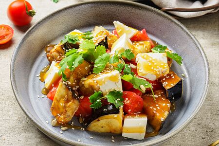 Салат с хрустящими баклажанами