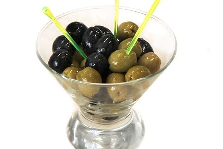 Маслины и оливки в маринаде