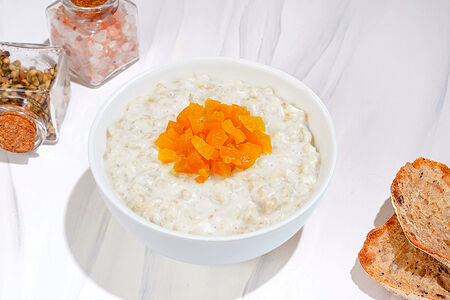 Каша овсяная с курагой