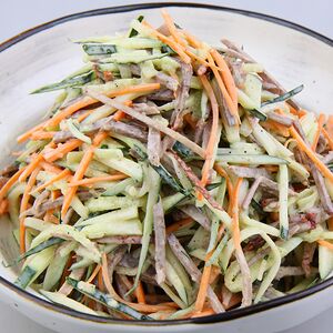 Салат из говядины с огурцом под майонезом