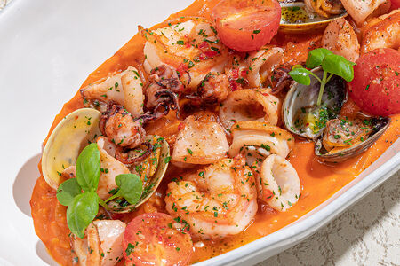 Орзо с креветками, кальмарами и вонголе