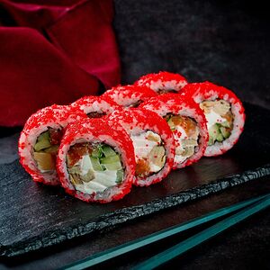 Калифорния с лососем и огурцом