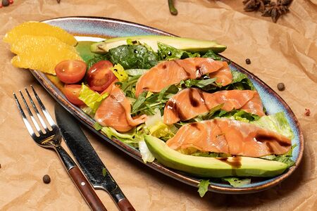 Салат с лососем