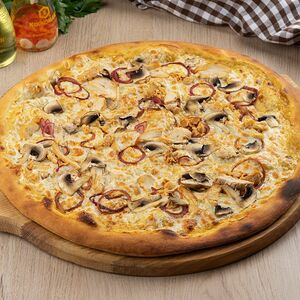 Пицца с курицей и грибами