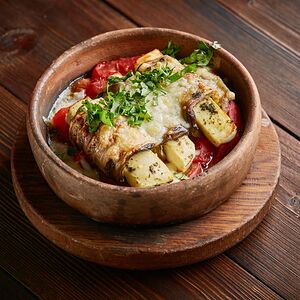 Баклажаны, запеченные с сулугуни и помидорами