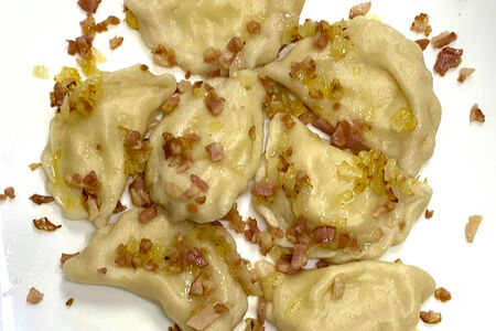 Вареники со шкварками