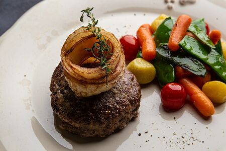 Бифштекс натуральный рубленый