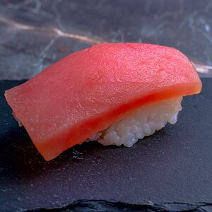 Нигири с тунцом