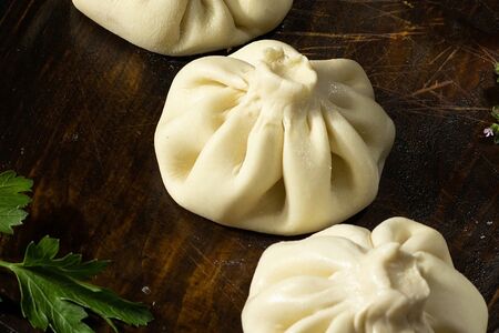 Хинкали со свининой и чесночным соусом