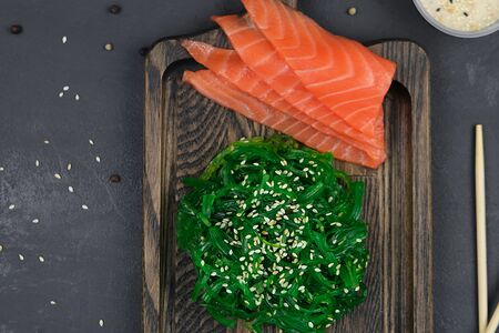 Салат Чука с лососем