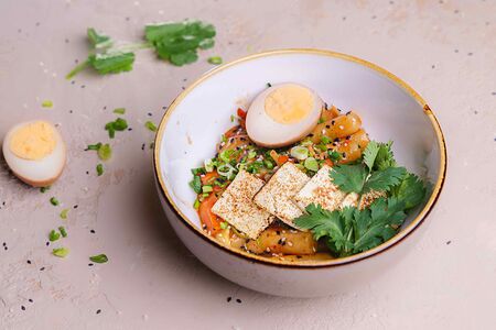 Токпокки с кальмаром