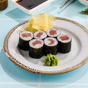 Ролл с тунцом