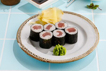 Ролл с тунцом