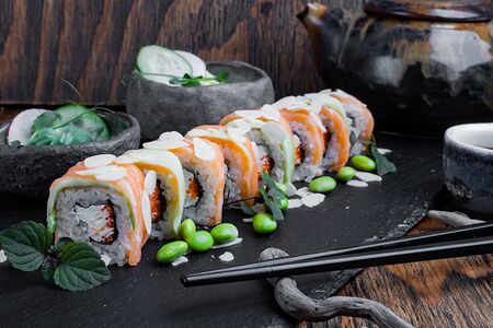 Лосось с лепестками миндаля