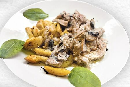 Индейка су-вид под грибным соусом без гарнира