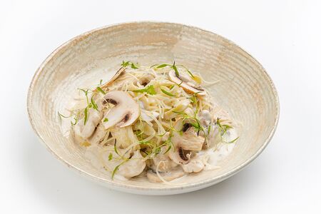 Паста с курицей и грибами