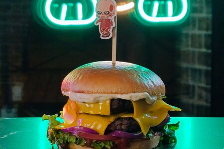 Колоссальный бургер