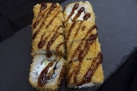 Жареный ролл Унаги-кани