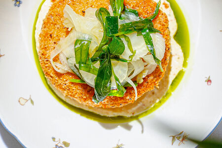 Крабовая котлета, маринованный фенхель