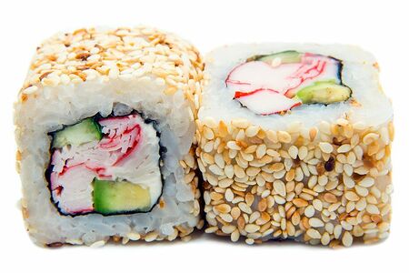 Ролл Калифорния с кунжутом