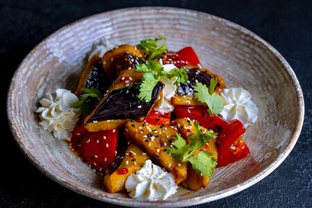 С хрустящими баклажанами