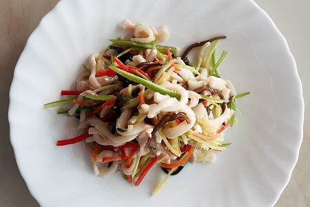 Салат кальмар