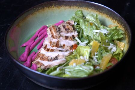 С курицей гриль и муссом из запеченной свеклы