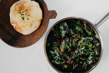 Мидии в томатном соусе