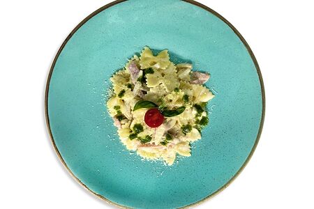 Фарфалле с пармской ветчиной