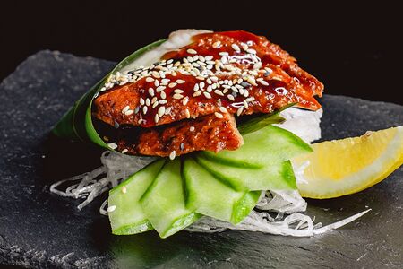 Сашими Угорь