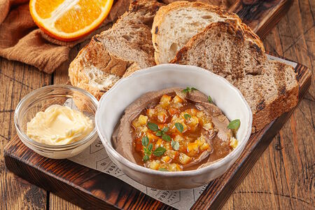 Паштет из куриной печени с апельсиновым конфитюром