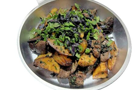 Куриная печень с картофелем