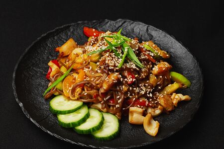 Вок с морепродуктами