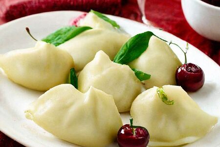 Вареники с садовой вишней