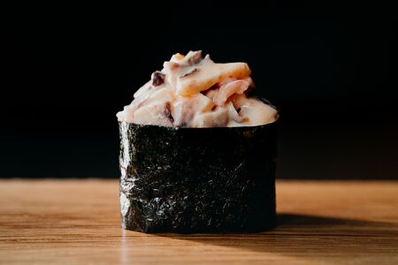 Суши спайси осьминог