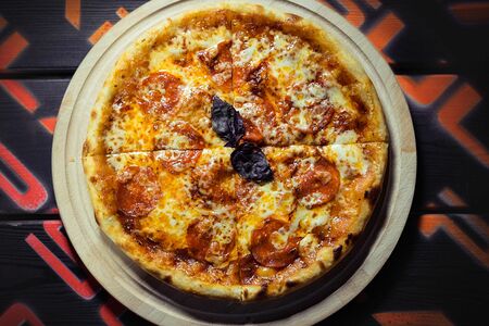 Пицца Пепперони с сырным бортом маленькая