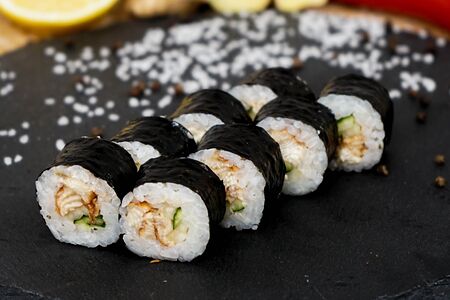 Маки-ролл с угрем