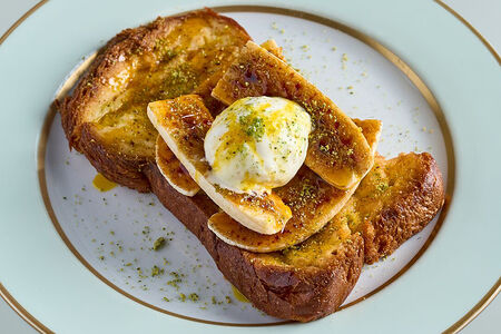 Французский тост с жареным бананом