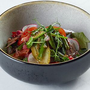 Теплый салат с языком