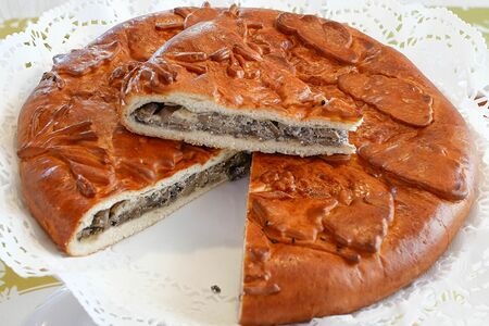 Пирог с грибочками, томленными в сливках